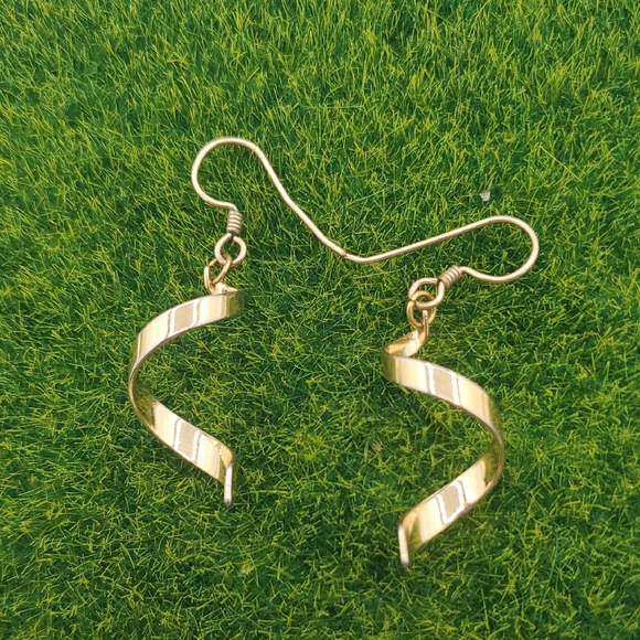 Elegant Gold Tone Spiral Earrings E1035